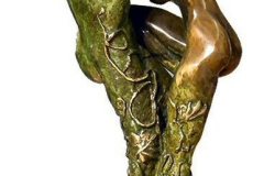 dionis_vestalka_bronze_left